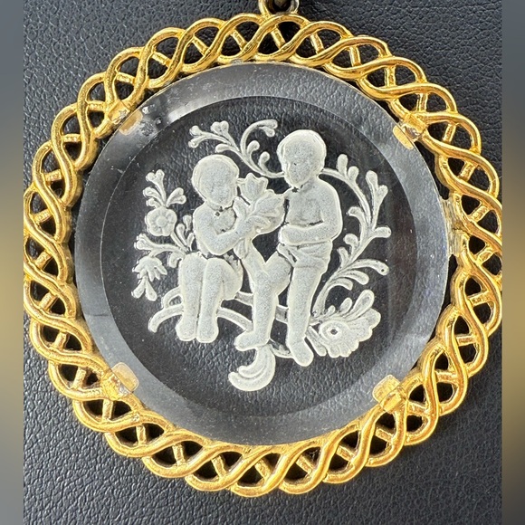 Vintage Trifari Goldtone Zodiac Gemini Pendant Statement Necklace Lux Chain - Picture 10 of 13